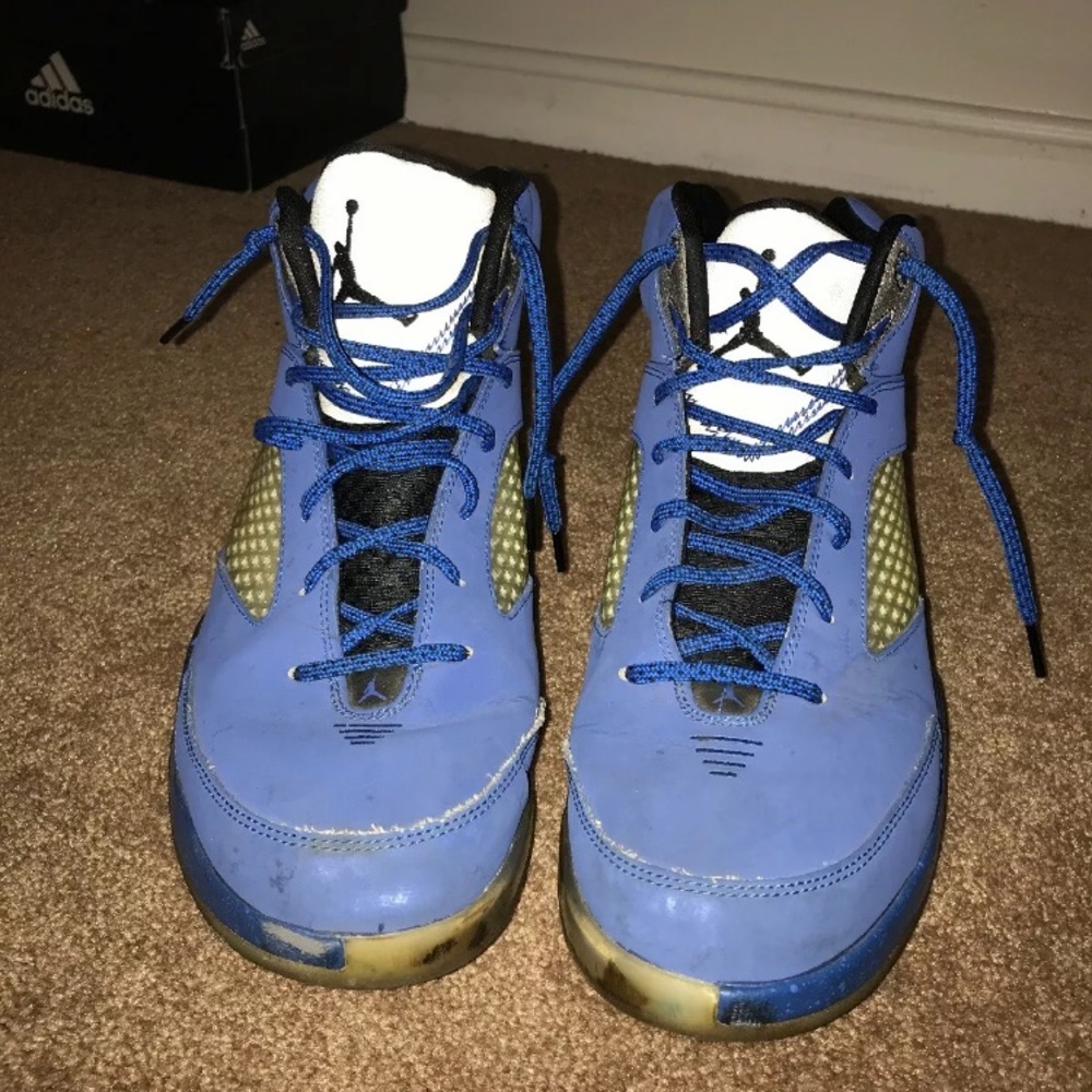 Jordan flight remix size 10 pre-owned